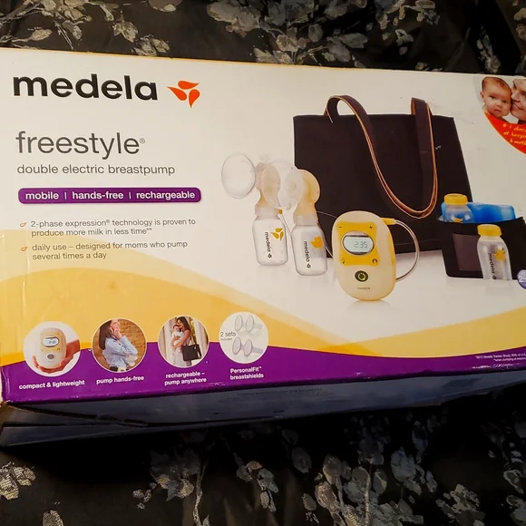 Medela Double Electric Breast Pump - Picture 1 of 5